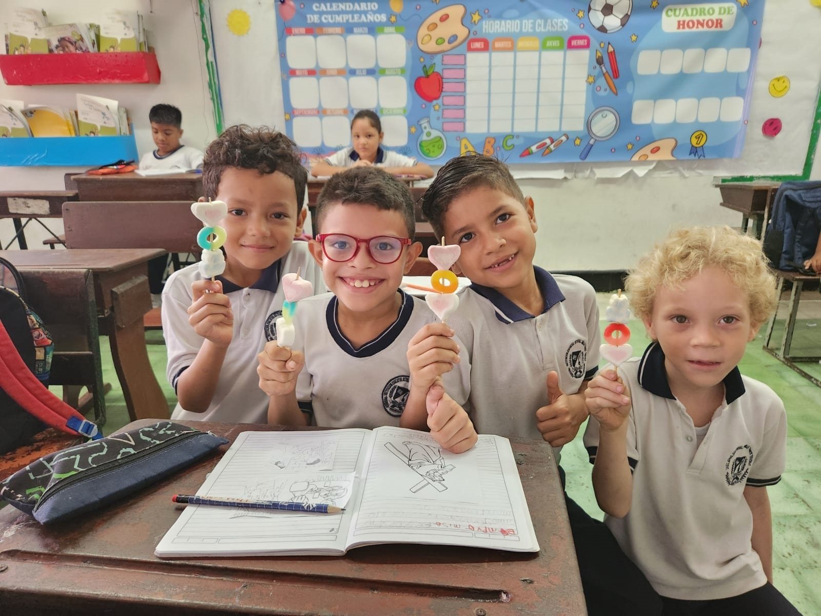 Estudiantes de la IED Camilo Torres Tenorio participando en una actividad escolar